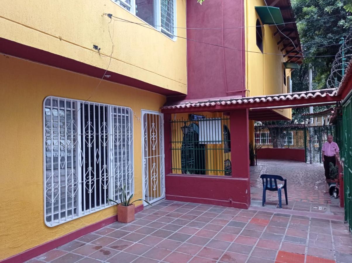 Hotel Acuarius กูกูตา ภายนอก รูปภาพ